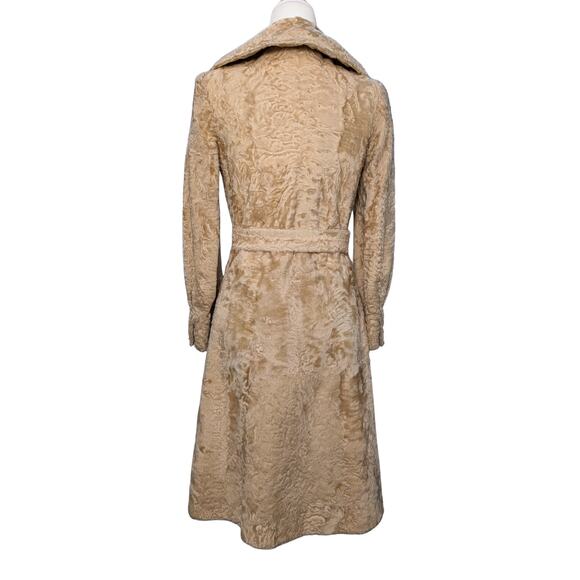 Vintage Lamb Shearling Coat in Sand – Minimalist A-Line Silhouette - Picture 3 of 14